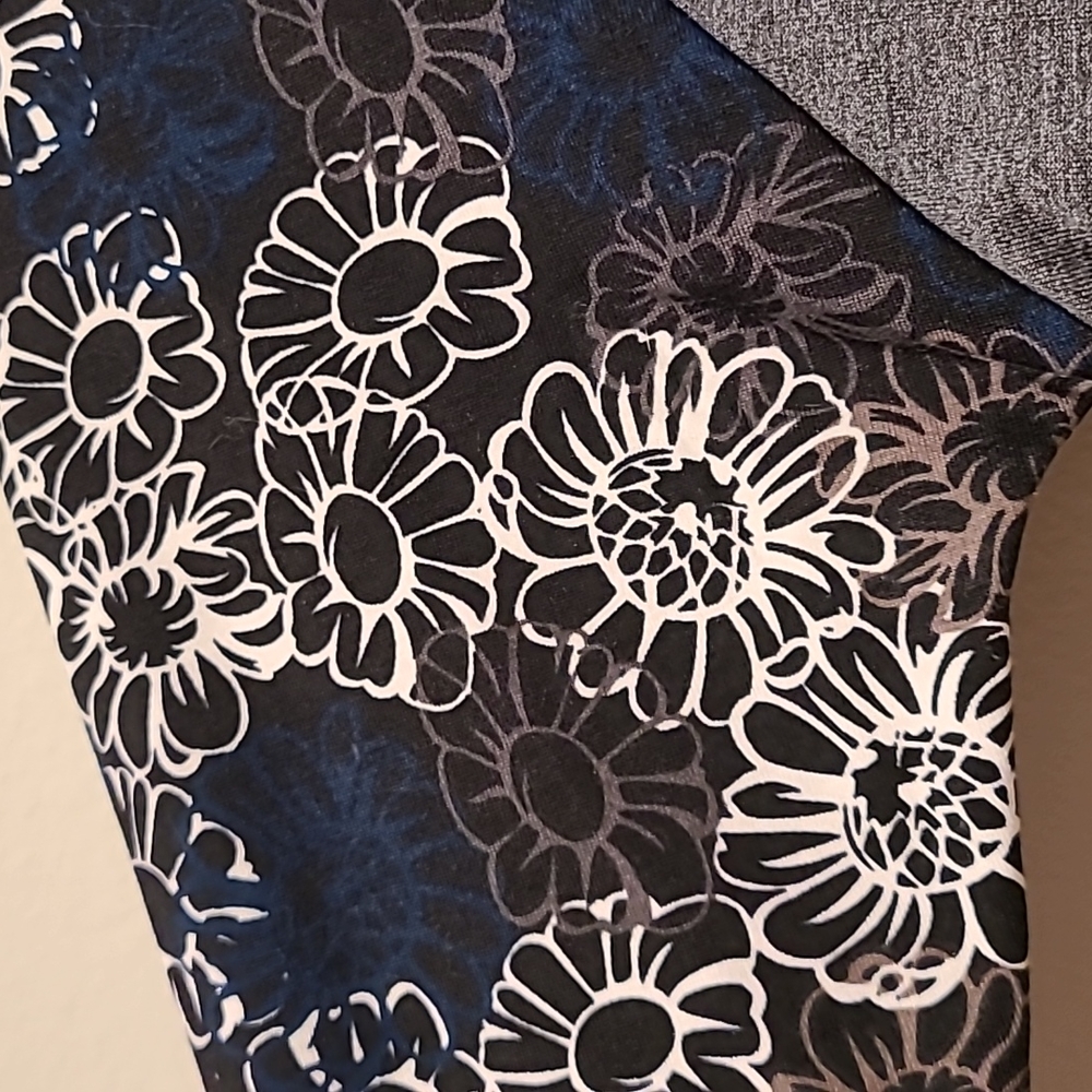 LuLaRoe Randy - Picture 3 of 4